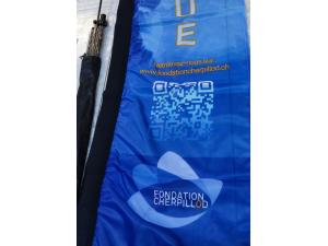 Oriflammes plume personnalis�s avec pied acier de 6kg pour Fondation Cherpillod � Payerne