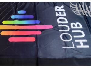 Drapeau oriflammes banni�re rectangle personnalis� pour Louder.Me SA � Ch�ne-Bougeries
